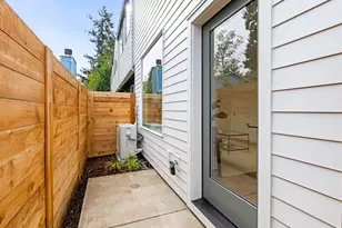 8422 SE Clay St, Portland, OR 97216 - Photo 5