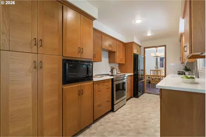 5919 SW Miles St, Portland, OR 97219 - Photo 11