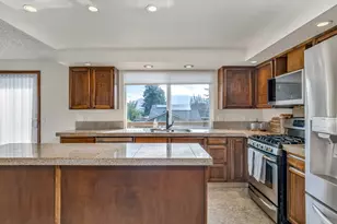 2905 SW Redfern Pl, Gresham, OR 97080 - Photo 11