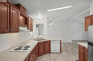 1015 Oak St, Silverton, OR 97381 - Photo 15