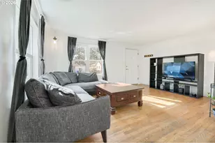 12107 SE Kelly St, Portland, OR 97266 - Photo 5