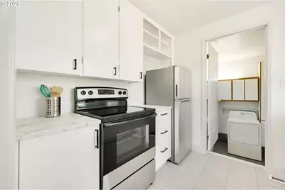 12107 SE Kelly St, Portland, OR 97266 - Photo 9