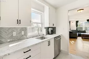 12107 SE Kelly St, Portland, OR 97266 - Photo 11