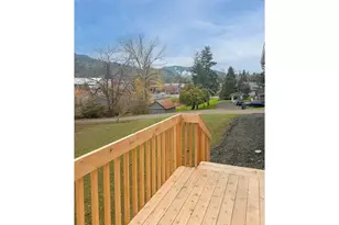 252 NE 3rd St, Oakland, OR 97462 - Photo 21