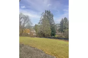 252 NE 3rd St, Oakland, OR 97462 - Photo 23