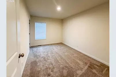 252 NE Third St, Oakland, OR 97462 - Photo 9