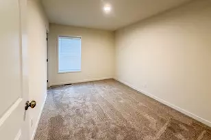 252 NE 3rd St, Oakland, OR 97462 - Photo 9