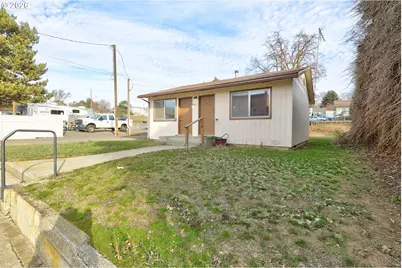 1013 Clark St, Wasco, OR 97065 - Photo 3