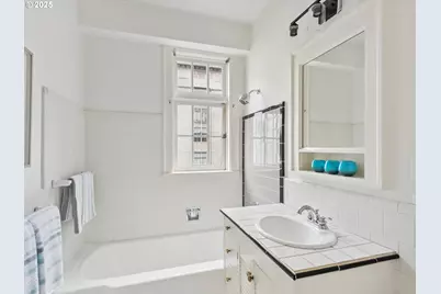 1209 SW 6th Ave #701, Portland, OR 97204 - Photo 31