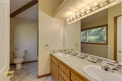 1060 NE 7th Dr, Newport, OR 97365 - Photo 37