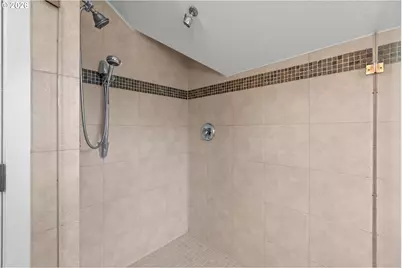 71 NE Graham St, Portland, OR 97212 - Photo 29
