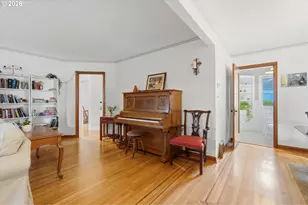 7531 SE Reed College Pl, Portland, OR 97202 - Photo 9