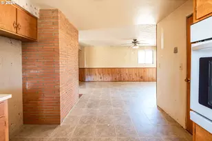 425 SW Laurel St, Junction City, OR 97448 - Photo 15