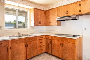 425 SW Laurel St, Junction City, OR 97448 - Photo 13