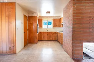 425 SW Laurel St, Junction City, OR 97448 - Photo 11