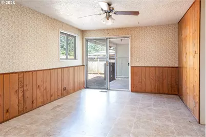 425 SW Laurel St, Junction City, OR 97448 - Photo 9