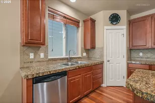 9172 SW Soprano Ln, Portland, OR 97225 - Photo 5