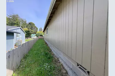 620 S Wasson St, Coos Bay, OR 97420 - Photo 21