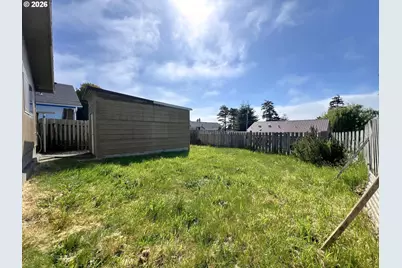 620 S Wasson St, Coos Bay, OR 97420 - Photo 25
