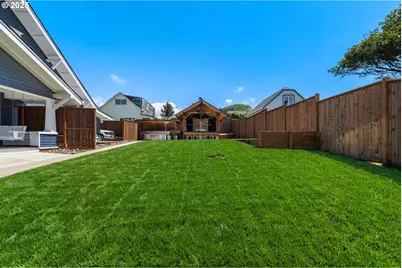 363 S Empire Blvd, Coos Bay, OR 97420 - Photo 3