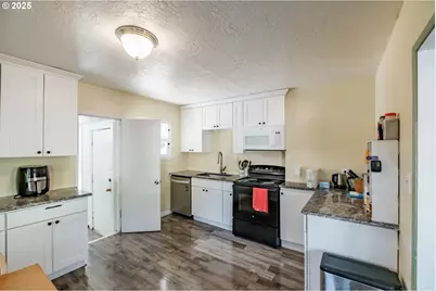 820 Rosemont Ave, Salem, OR 97304 - Photo 9