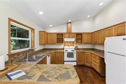 87444 Whistling Ln, Bandon, OR 97411 - Photo 17