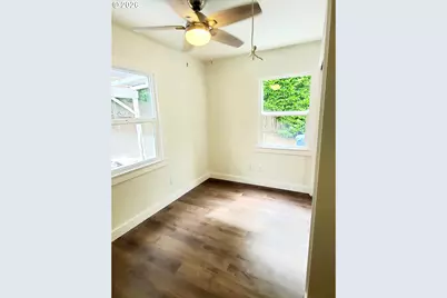 745 SW Maplecrest Dr, Portland, OR 97219 - Photo 17