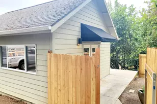 745 SW Maplecrest Dr, Portland, OR 97219 - Photo 45