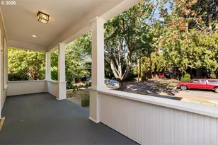 944 SE Sherrett St, Portland, OR 97202 - Photo 3