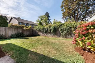 944 SE Sherrett St, Portland, OR 97202 - Photo 39