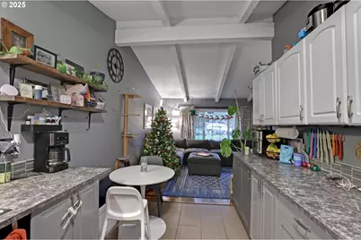 9406 N Midway Ave, Portland, OR 97203 - Photo 7