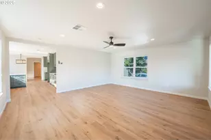 1078 Young St, Woodburn, OR 97071 - Photo 7