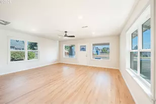 1078 Young St, Woodburn, OR 97071 - Photo 5