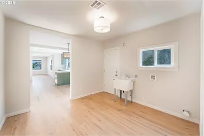 1078 Young St, Woodburn, OR 97071 - Photo 21