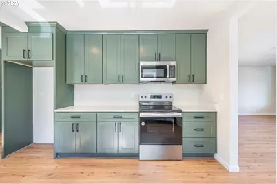 1078 Young St, Woodburn, OR 97071 - Photo 11