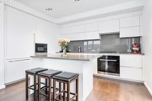 1075 NW Northrup St, Portland, OR 97209 - Photo 15