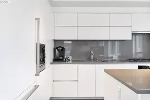 1075 NW Northrup St, Portland, OR 97209 - Photo 17