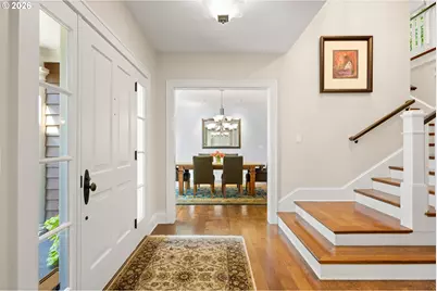 6305 SW Sweetbriar Ct, Portland, OR 97221 - Photo 5
