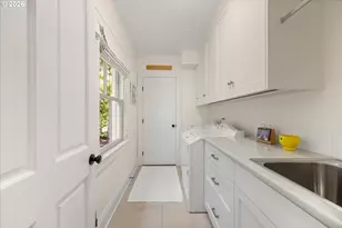 6305 SW Sweetbriar Ct, Portland, OR 97221 - Photo 33