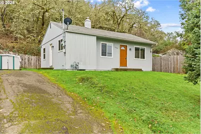 1389 NE Brooklyn Ave, Roseburg, OR 97470 - Photo 1