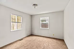 1389 NE Brooklyn Ave, Roseburg, OR 97470 - Photo 13