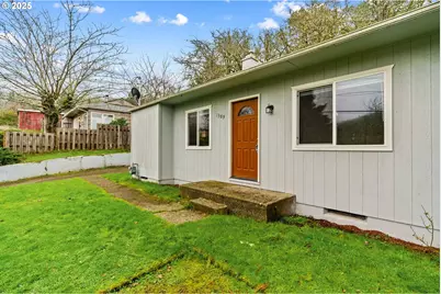 1389 NE Brooklyn Ave, Roseburg, OR 97470 - Photo 3