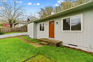 1389 NE Brooklyn Ave, Roseburg, OR 97470 - Photo 3