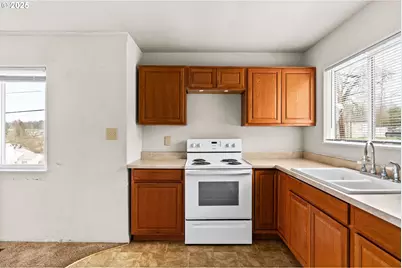 1389 NE Brooklyn Ave, Roseburg, OR 97470 - Photo 9