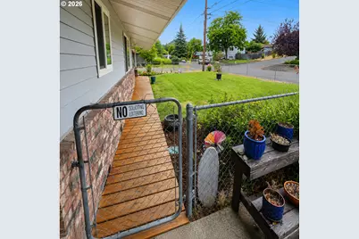 1510 NW Lester St, Roseburg, OR 97471 - Photo 3
