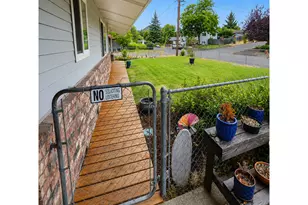 1510 NW Lester St, Roseburg, OR 97471 - Photo 3