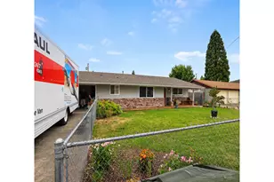 1510 NW Lester St, Roseburg, OR 97471 - Photo 1