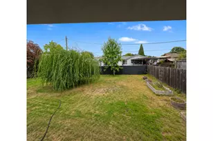 1510 NW Lester St, Roseburg, OR 97471 - Photo 15
