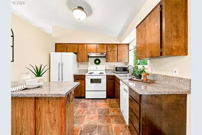 5736 SE 130th Pl, Portland, OR 97236 - Photo 15