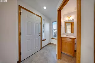 15648 NE Milton Pl, Portland, OR 97230 - Photo 9